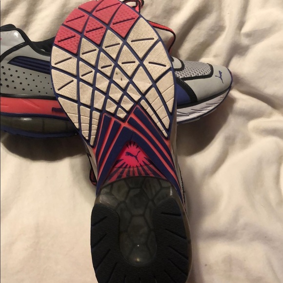 Youth Size 6 Puma Athletic Shoes - Picture 2 of 3